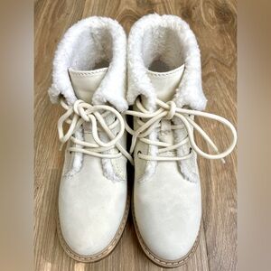 Sonoma Women Winter White Boots, Size 6 M